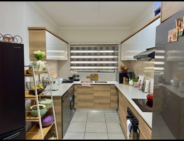 3 BEDROOM APARTMENT FOR SALE IN WATERFALL